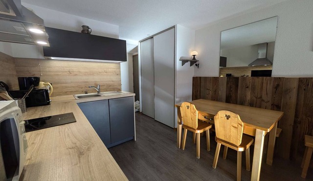 Sunny Mountain Duplex, 4 Guests, Pool, Central Village Location