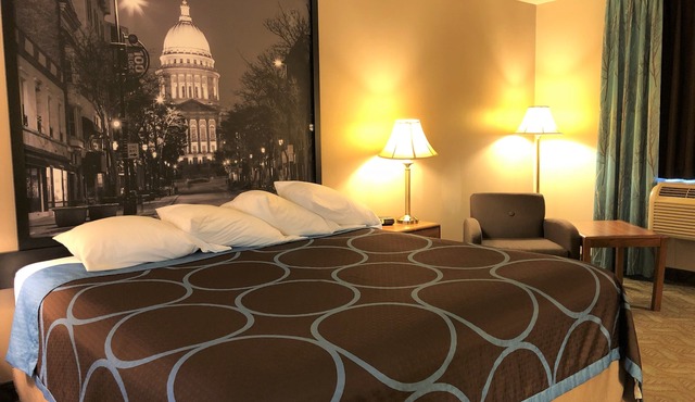 Super 8 by Wyndham Dodgeville
