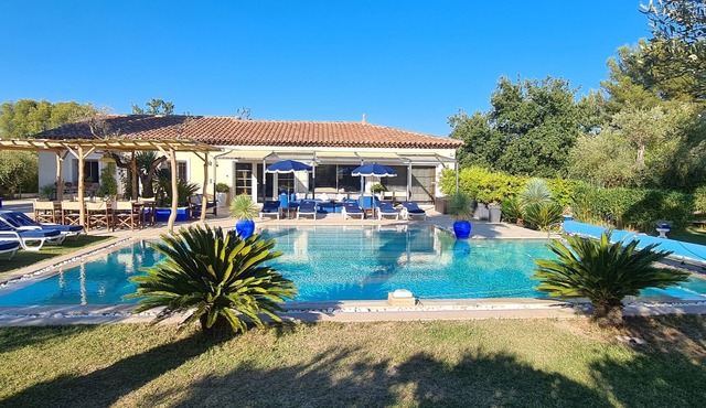 Superb luxury villa rental with heated pool