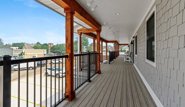 The Brick and Mortar Collection| 3 Loft Units| Upscale Group Getaway |Walk-Out Balcony| Downtown