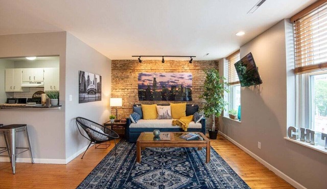 The Downtown Trifecta |Large & Unique Lodging | Perfect for Group Stays |Main St |Parking Included