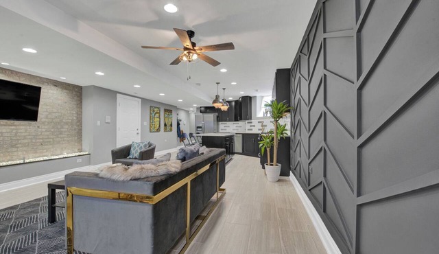 The En Bronze ~ 7mins To Dining & Downtown Chicago