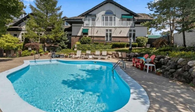 The Hideaway at Hayloft Lodge – Chic & Unique Stay
