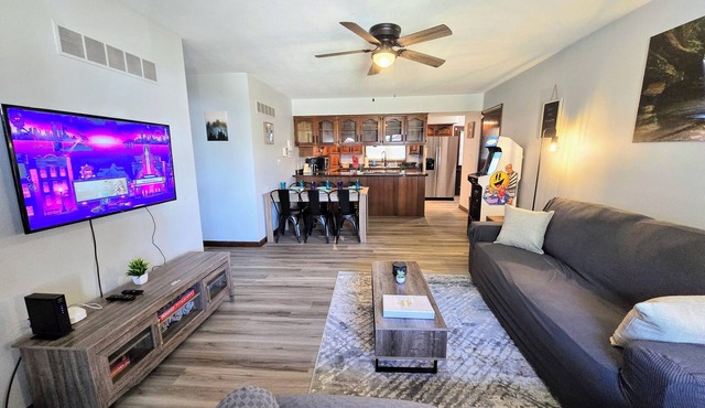 The Lafayette Lounger Unit B, King Bed, Arcade Games