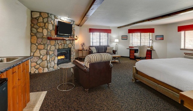 Theme Suite w/Fireplace & Dry Bar! Stoney Creek Peoria | 2 Units