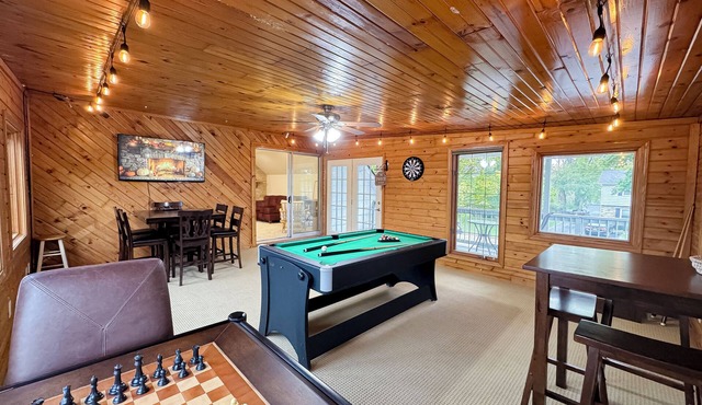 Tosa Boho Inn - New Remodel/2B1B/Spacious Game Room/Quiet Neighborhood