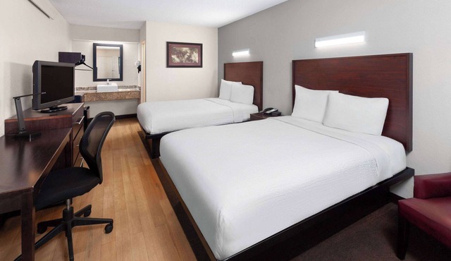 Travelodge by Wyndham Peoria