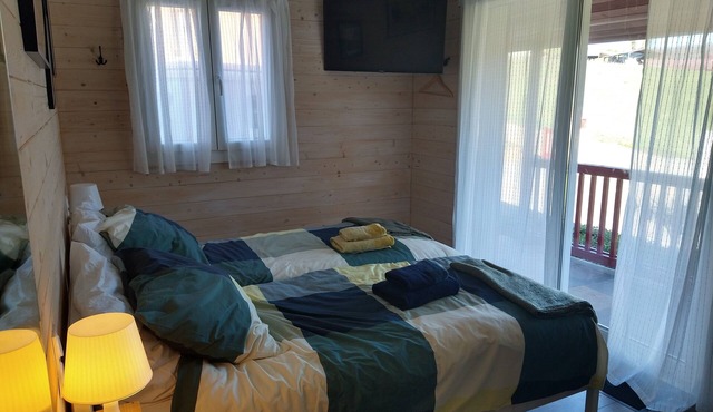 Two pers Studio Adèle - view of the Pyrenees - 7km from Saint-Jean-Pied-de-Port. in Lacarre