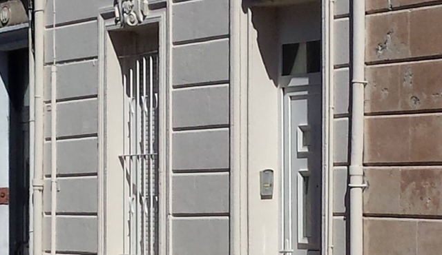 Typical and atypical Bordeaux shop
