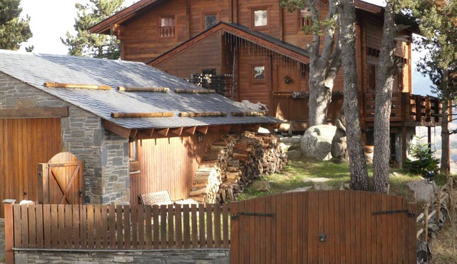 Typical Scandinavian chalet CAUTERETS center, close to ski lift