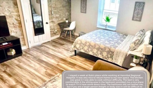 Updated efficiency unit attached to the Parlor on Paris - Rent both and save in Hannibal