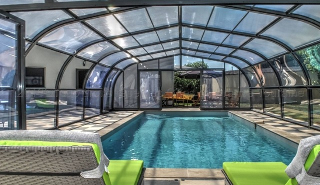 Urban Retreat in Tours: Heated Pool, Up to 14 Guests, Close to City Center & Loire à Vélo