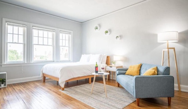 VIBES ON MAIN - Modern Chic Studio in Downtown