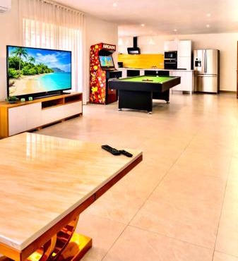 Villa 220 m2 avec 5 chambres 6 lits doubles 2 toilettes 2 salles de bain