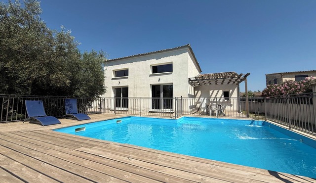 Villa 8 persons with swimming pool at the Pont du Gard