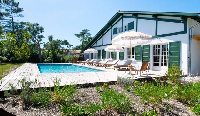 Villa Antine (sleeps 13) Heated pool, beach within walking distance