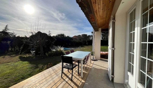 Villa Avec Piscine. Proximité Golf et Centre Équestre. Et Sentiers de Randonnées