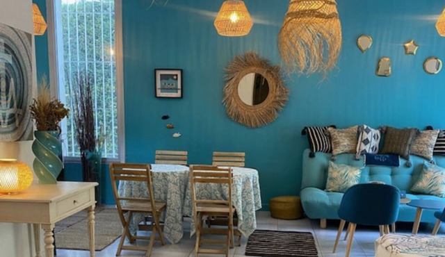 Villa Entre Pinède et Calanques de Marseille, 6 Chambres, 12 Couchages, Piscine