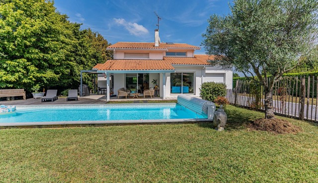 Villa "St Martin" with Private Pool, 2 Private Terraces & Wi-Fi