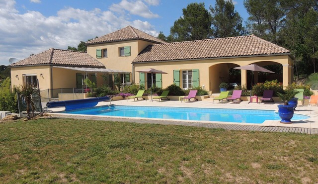 VILLA WITH ALL COMFORTS SUPERB OPEN VIEW HEATED POOL 28C° VERY QUIET FIBER