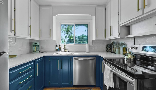 Vintage Modern Mid-Century Gem