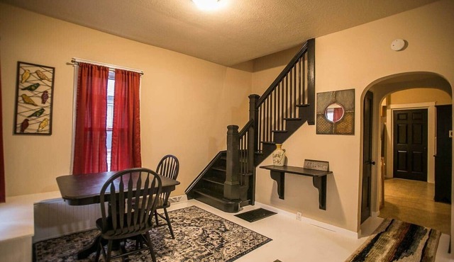 Vintage On Vine - Central 1940's Charming Bungalow