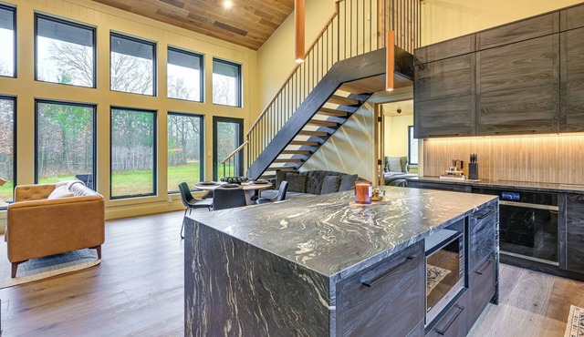 Walk to Castle Rock Lake! Modern Home w/Hot Tub