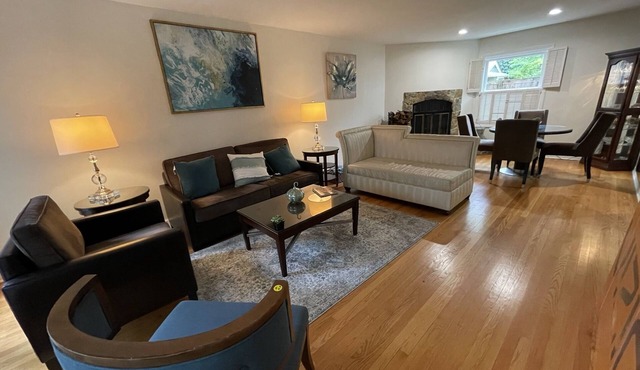 Warm and Cheerful 3 Bedroom Winnetka Townhouse