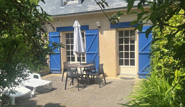Waterfront house 50 m from the Moulin beach, 700m² grounds