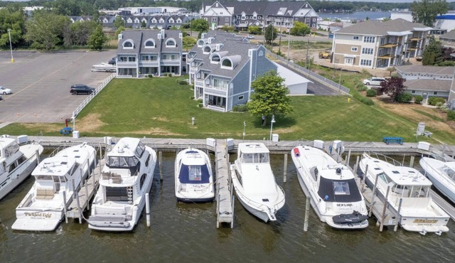 Waterfront Condo Beautiful Spring Lake - Grand Haven