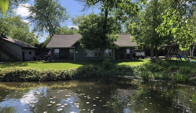 Welcome to Snug Harbor! 3.2 miles from EAA front gate! Beauty and Convenience