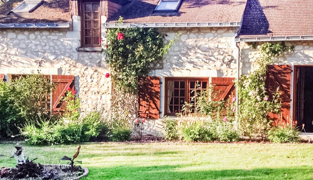 Welcome to this beautiful cottage with private pool located between Tours (45 km) and Angers (65 km)