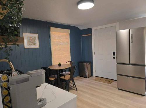 Whole house in Walker's Point + Parking + A/C