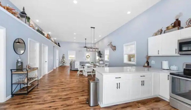 Yippee Lane - 60 Acre Private Pond Retreat