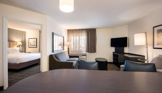 Your Home Away From Home! Pet-friendly Property, Full Kitchen, Free Shuttle!