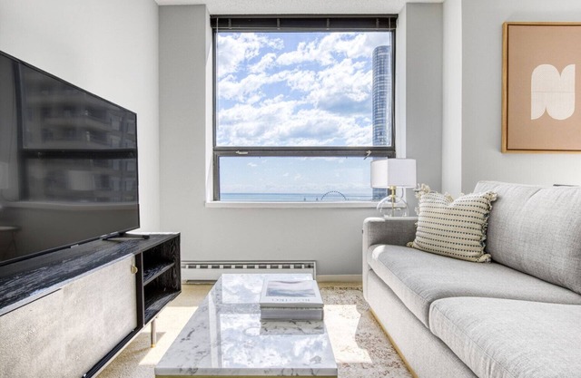 Elegant Streeterville Studio w/Gym, Pool, near Navy Pier, by Blueground