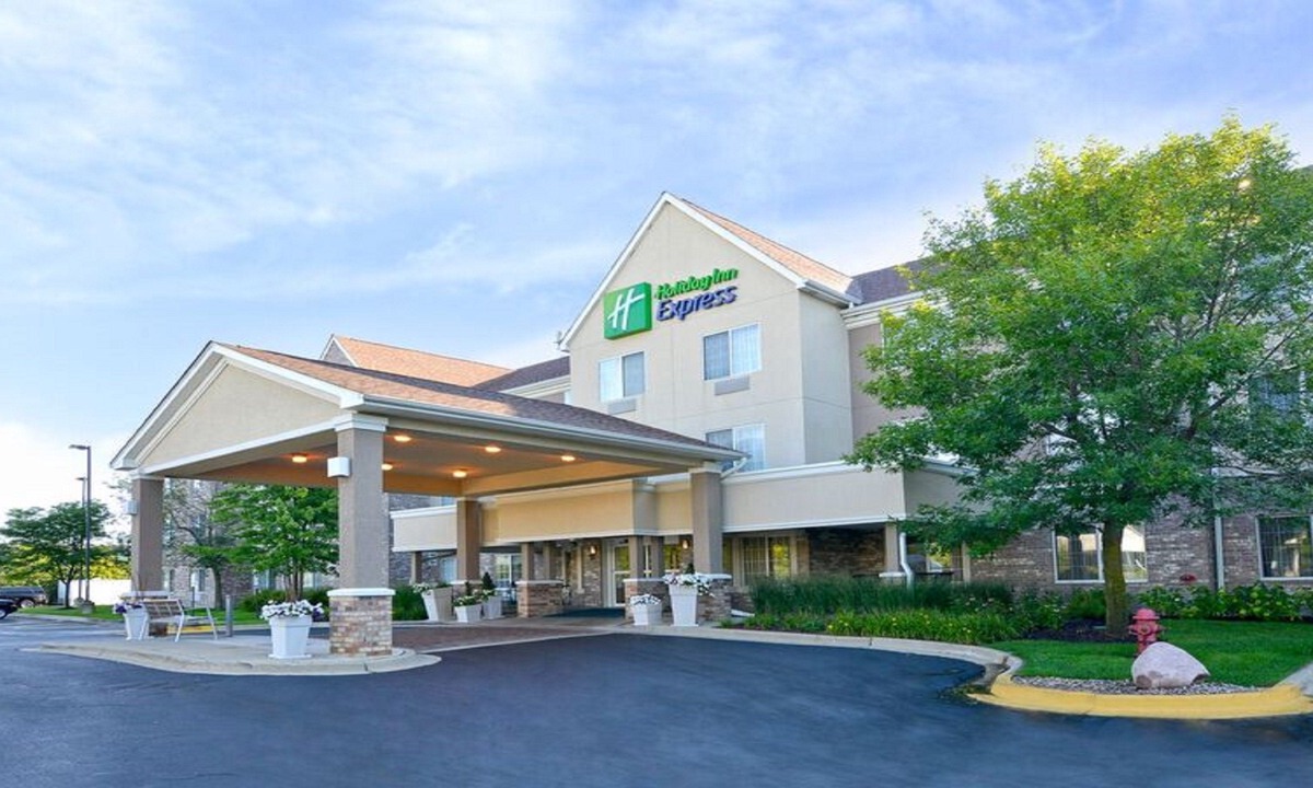 Riverwoods Hotel | Holiday Inn Express Hotel & Suites Chicago-Deerfield/Lincoln, an Ihg Hotel