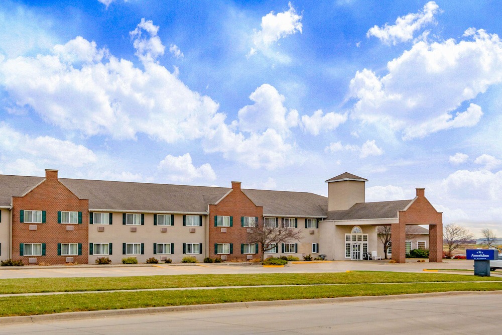 Pella Hotel | AmericInn by Wyndham Pella