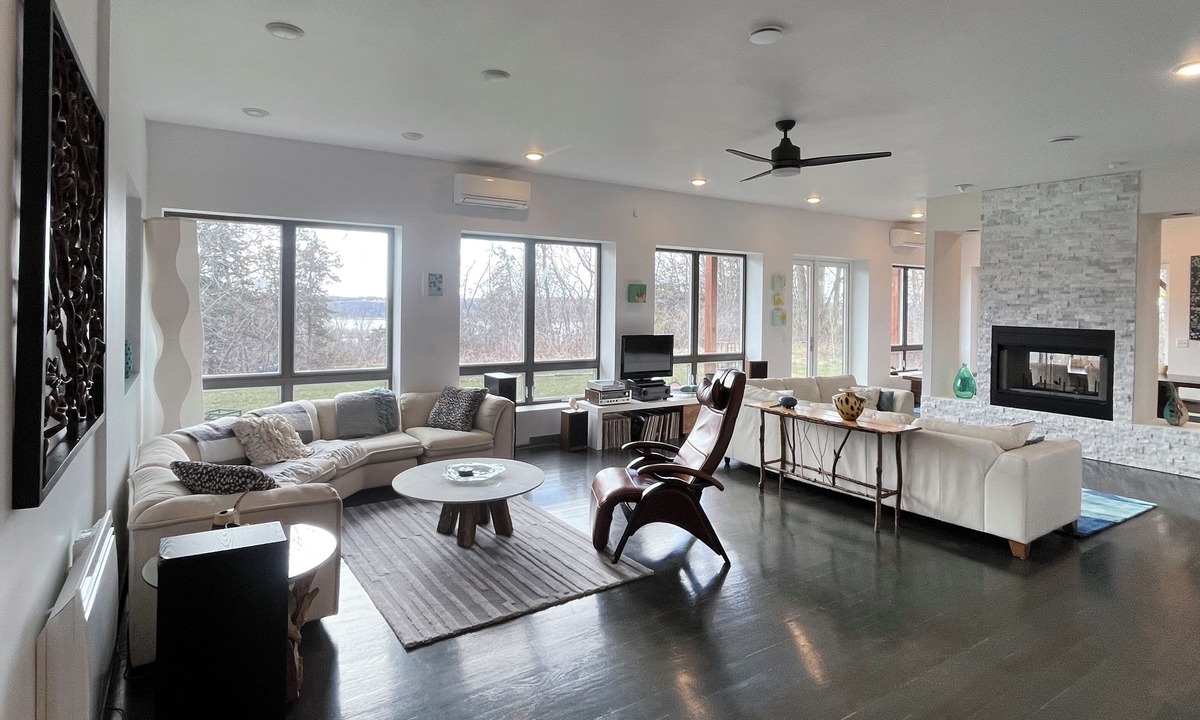 Hazel Green House | Private Lux House on 4 acres w Mississippi Views 10 min from Downtown Dubuque