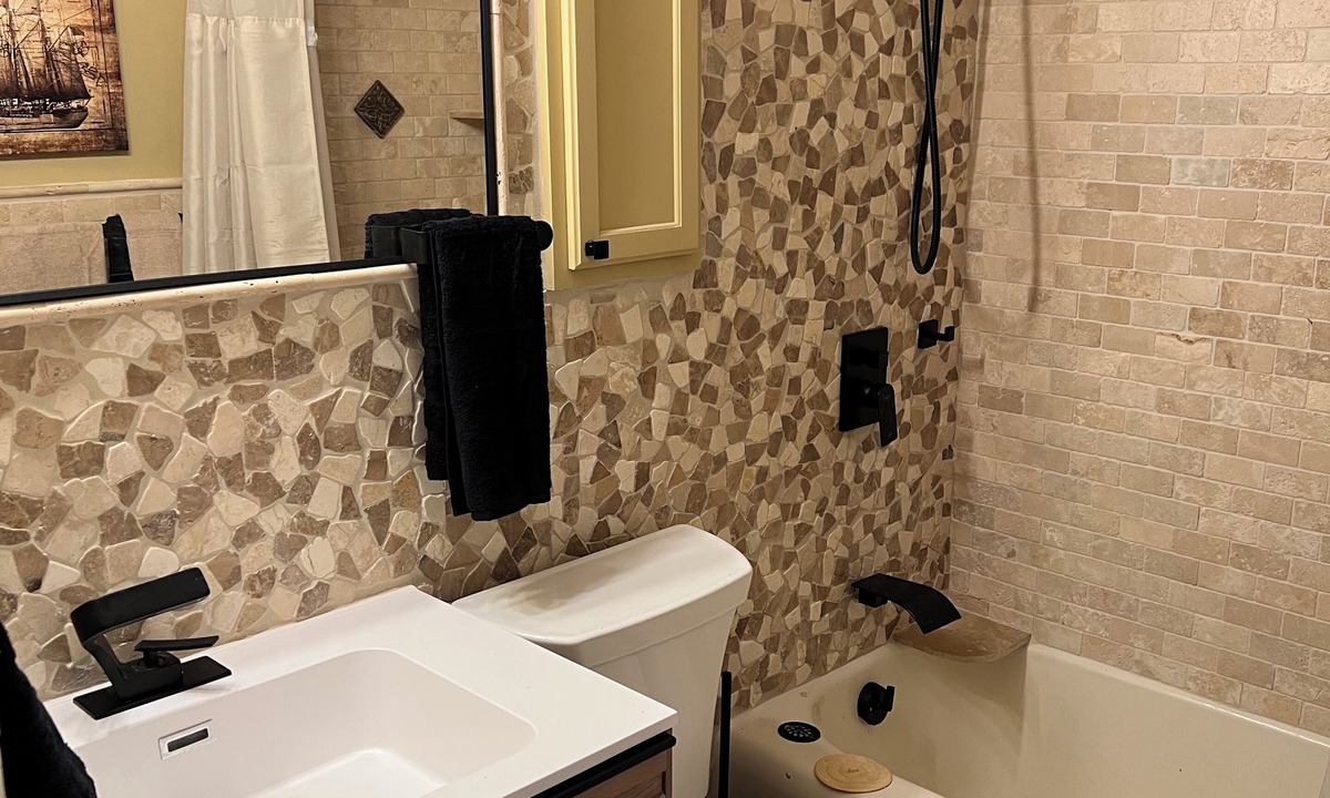 Lincoln Park Condo | Luxury Gold Coast furnished one bedroom located just steps to Lake Michigan!