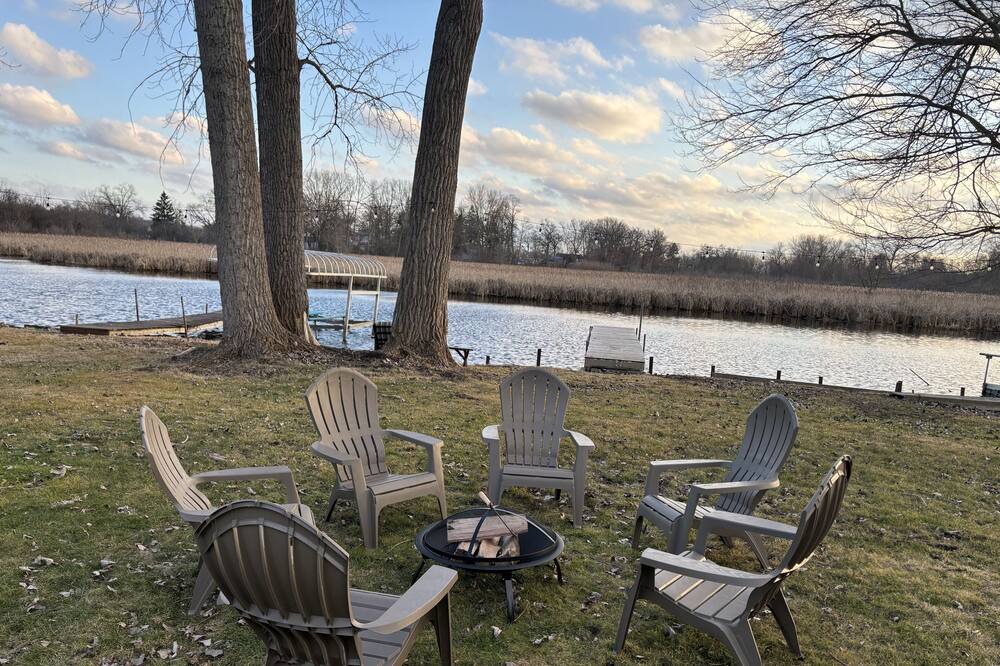 Antioch House | Highland Hideaway chain O’ lakes home