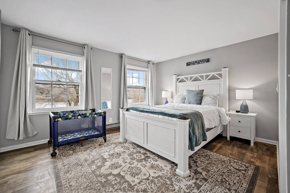 Yorkville Apartment | Serene Apartment w/Amazing Fox River View in Downtown Yorkville. 2bedrm/1.5 ba