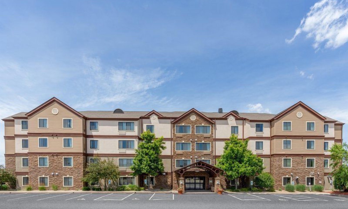 Davenport Condo | King Suite | Free Breakfast, Indoor Pool