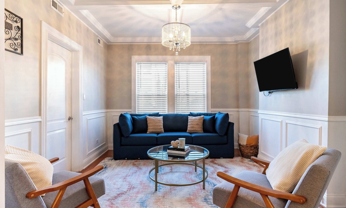 Lincoln Park Condo | Spacious 3BRCondo near Wrigley/Dtwn +FreeParking