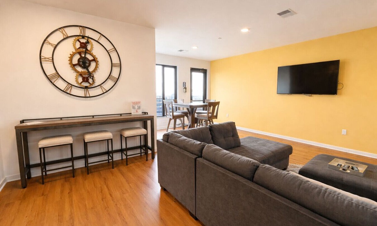 Fifth Ward Apartment | Walker`s Point Designer 2BR · Prime Location with Balcony and Gym · Sleeps 6