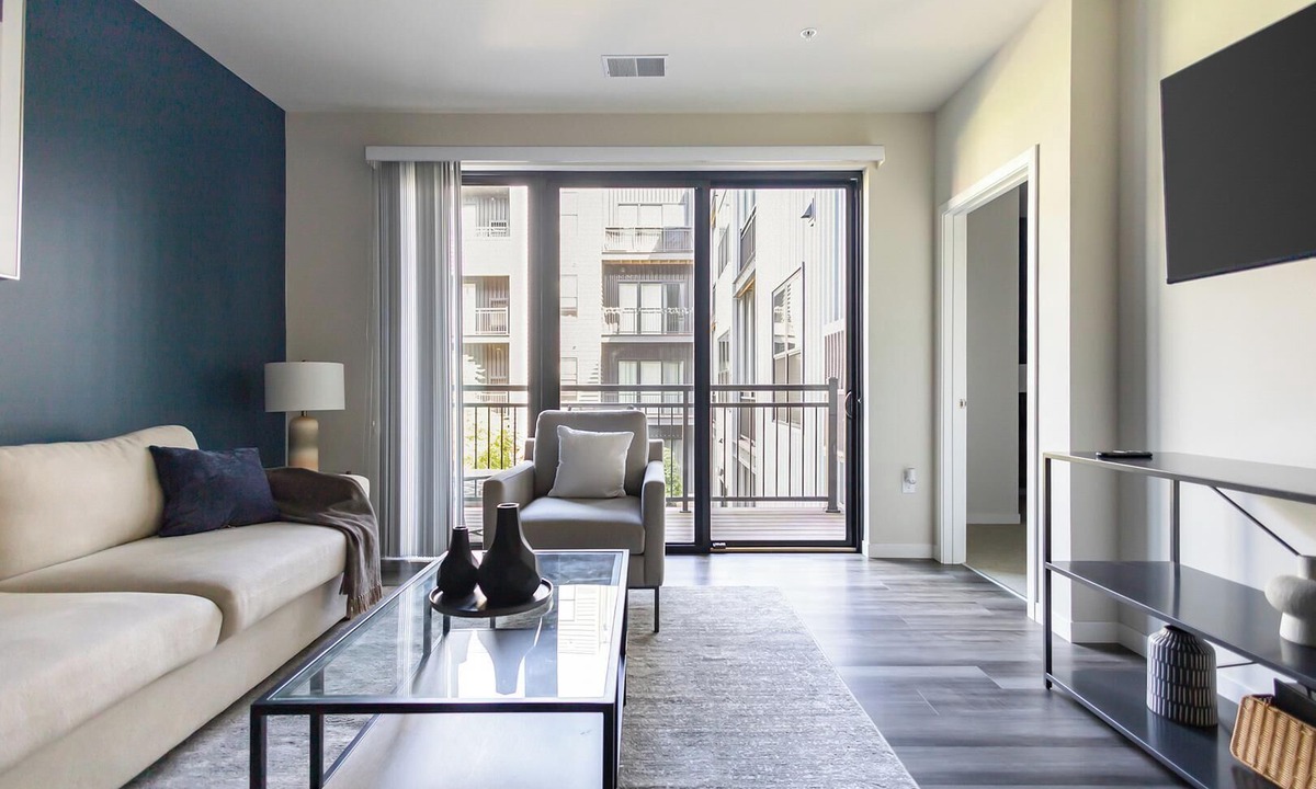 Milwaukee Apartment | Landing | Amazing 1BD, Gym, Courtyard