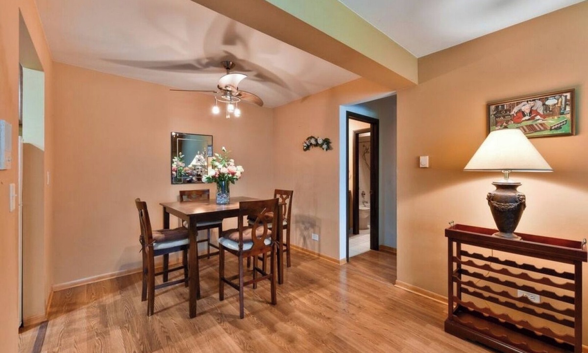 O'Hare Apartment | Mins from O'Hare Safe Location Private Parking