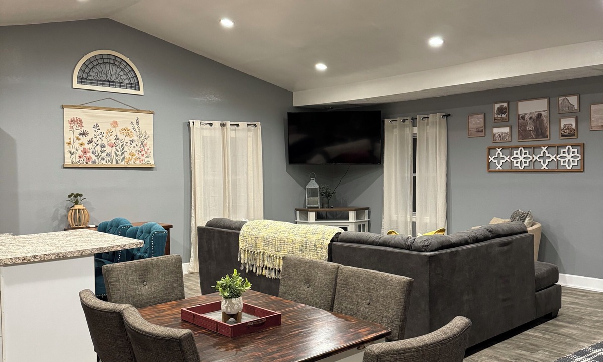 Smithshire House | If you want quiet, peaceful, & a beautiful sunset, you’ll love House on the Hill