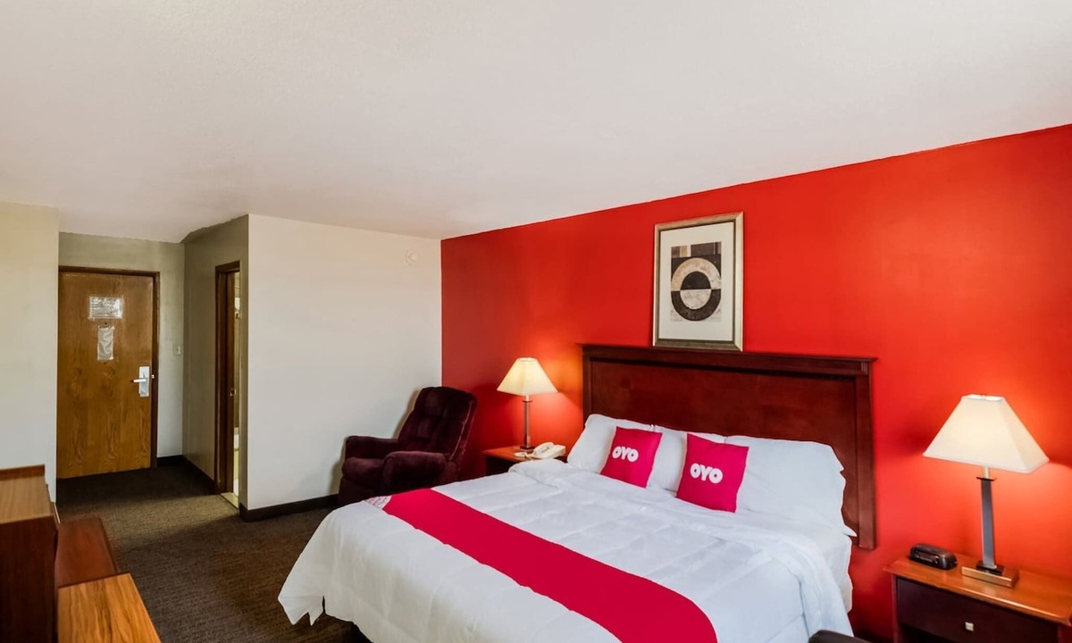 Morton Apartment | King Bed|Smoking|Morton IL