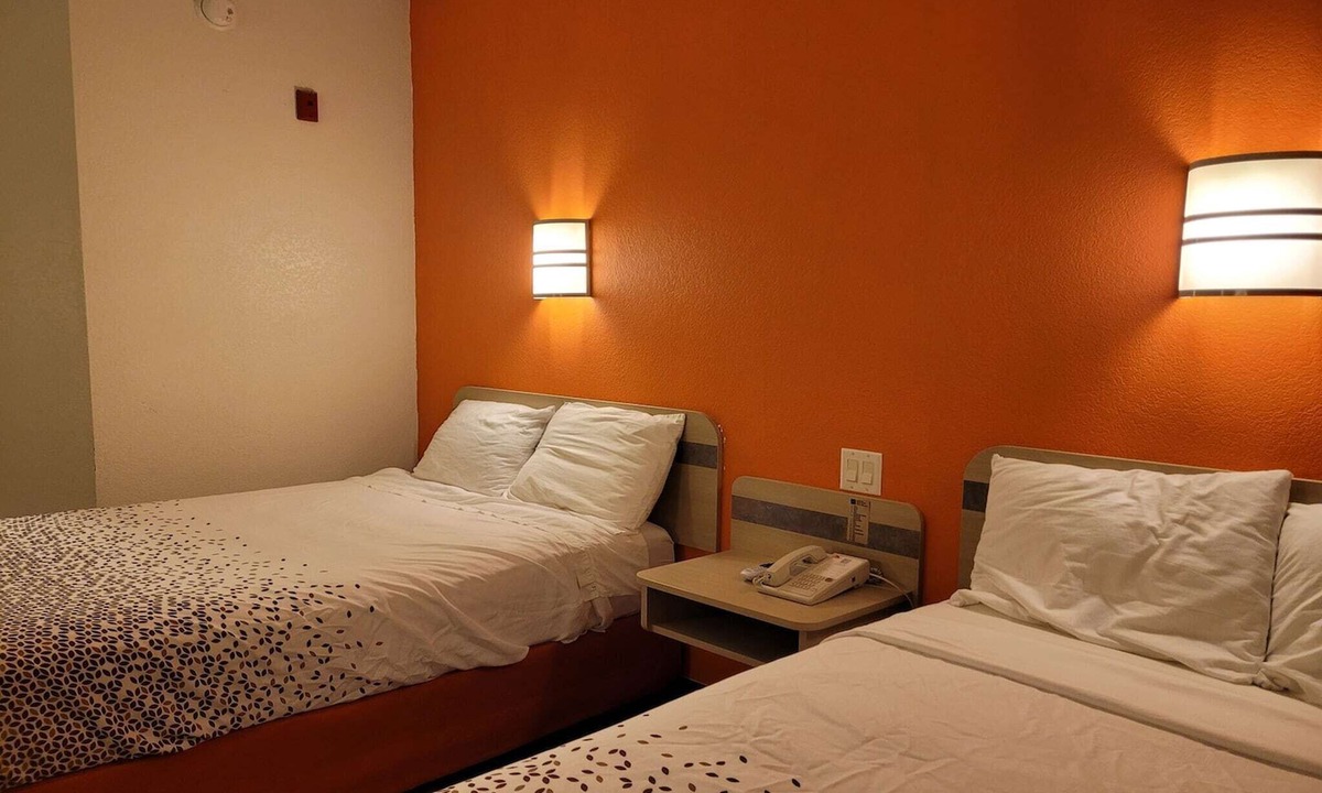Minonk Apartment | 2 Full Beds Non-Smoking